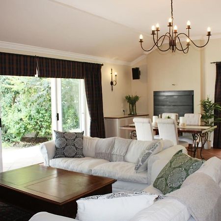 Camelot In Constantia Bed & Breakfast Cape Town Exterior foto