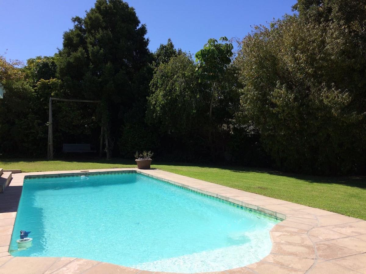 Camelot In Constantia Bed & Breakfast Cape Town Exterior foto