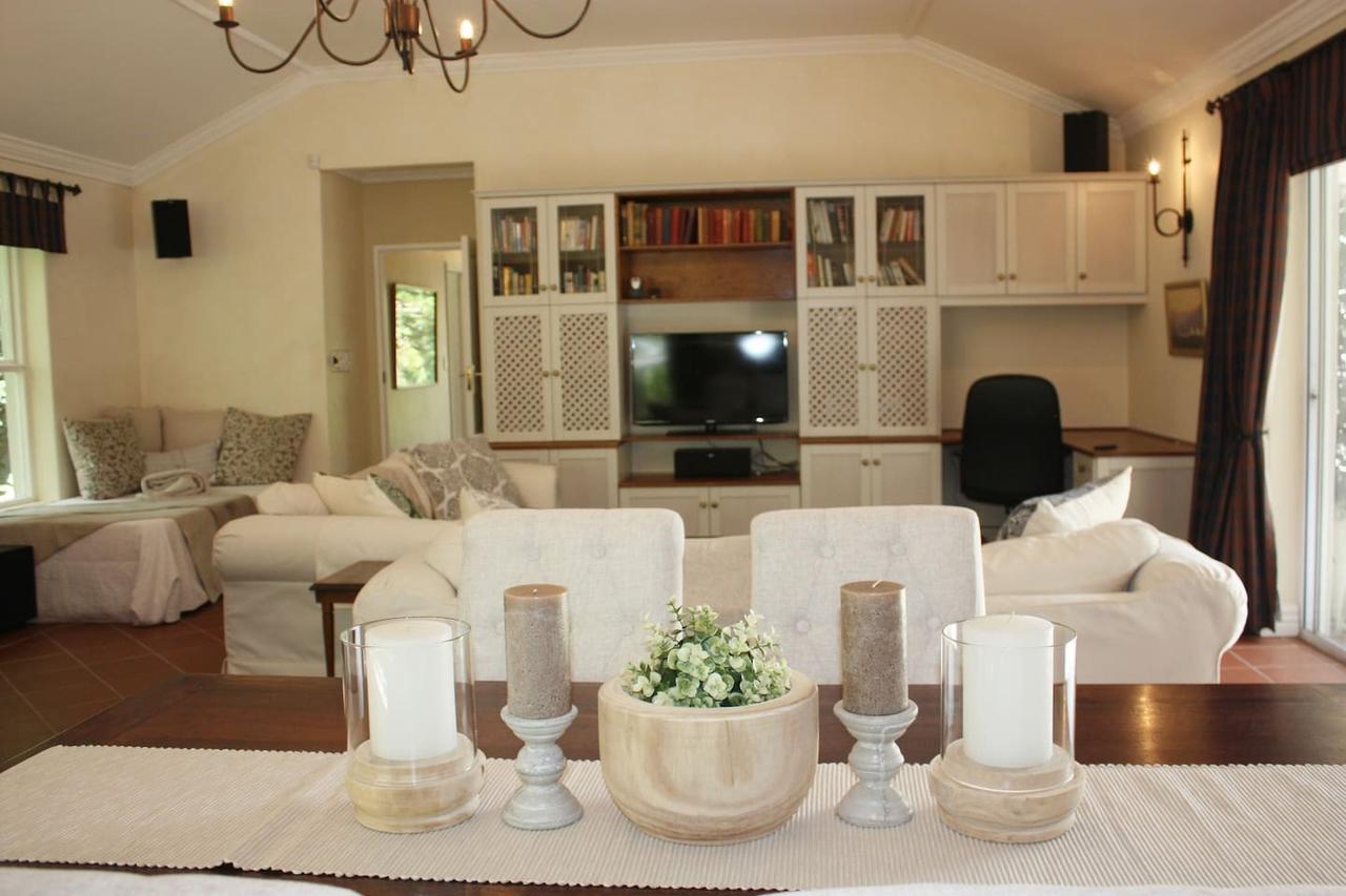 Camelot In Constantia Bed & Breakfast Cape Town Exterior foto
