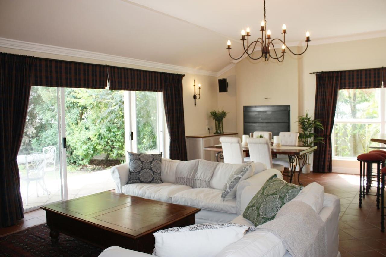 Camelot In Constantia Bed & Breakfast Cape Town Exterior foto