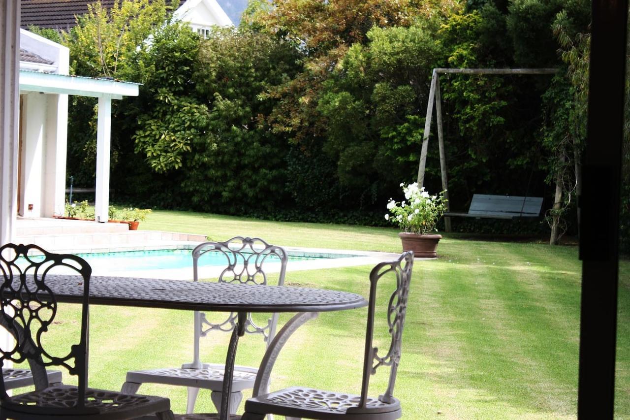 Camelot In Constantia Bed & Breakfast Cape Town Exterior foto