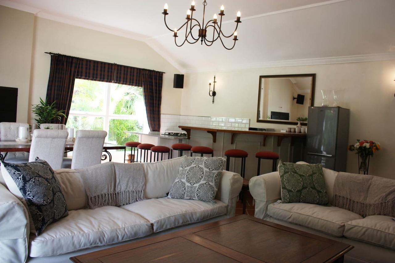 Camelot In Constantia Bed & Breakfast Cape Town Exterior foto