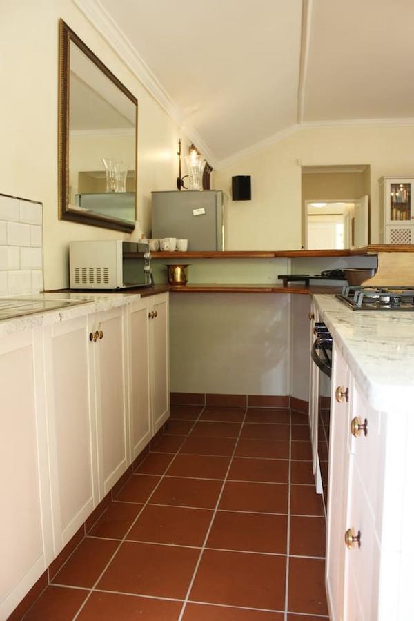Camelot In Constantia Bed & Breakfast Cape Town Exterior foto