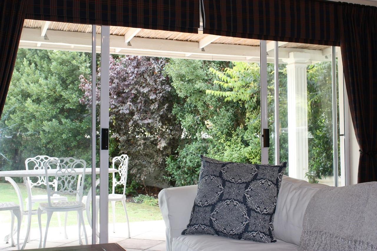Camelot In Constantia Bed & Breakfast Cape Town Exterior foto