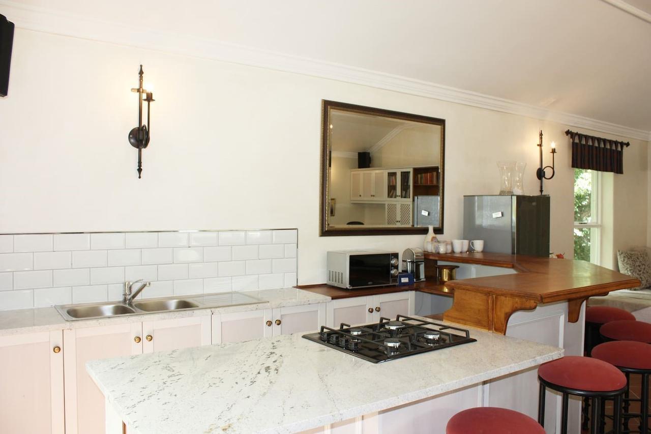 Camelot In Constantia Bed & Breakfast Cape Town Exterior foto