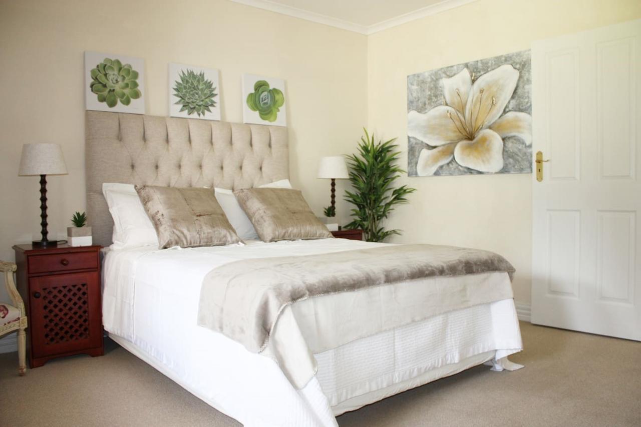 Camelot In Constantia Bed & Breakfast Cape Town Exterior foto