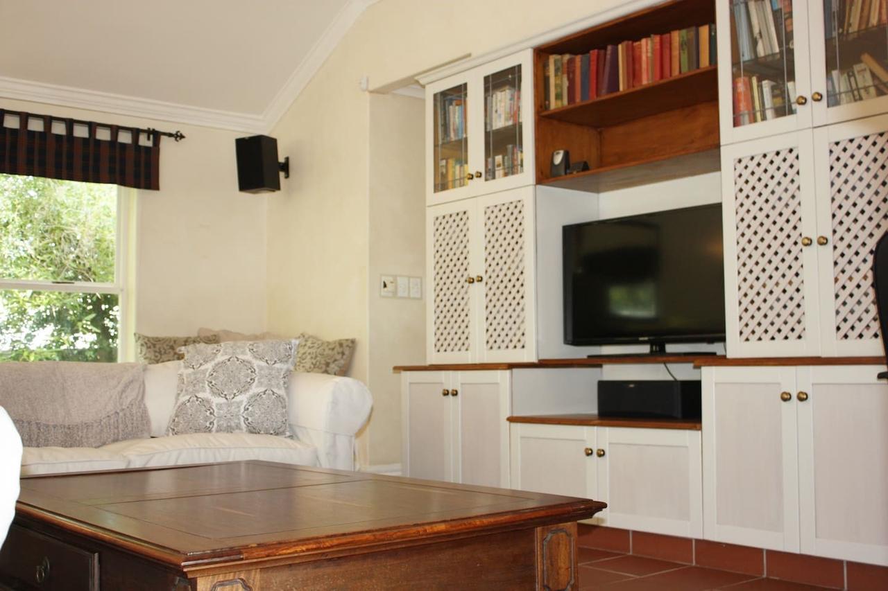 Camelot In Constantia Bed & Breakfast Cape Town Exterior foto